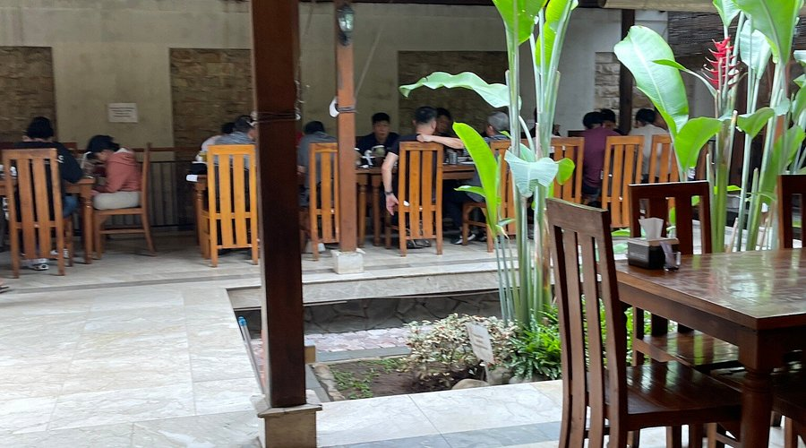 Review Restoran Sunda Terkenal Dapoer Pandan Wangi Enak