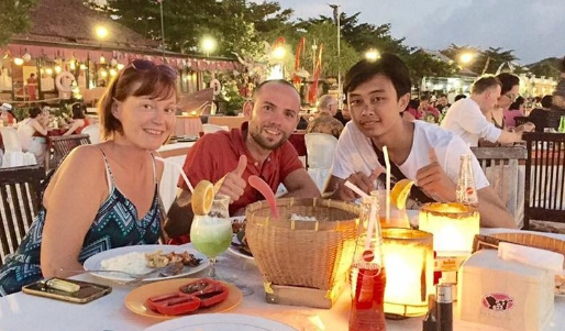 Review Restoran Seafood Enak di Pantai Jimbaran Bali